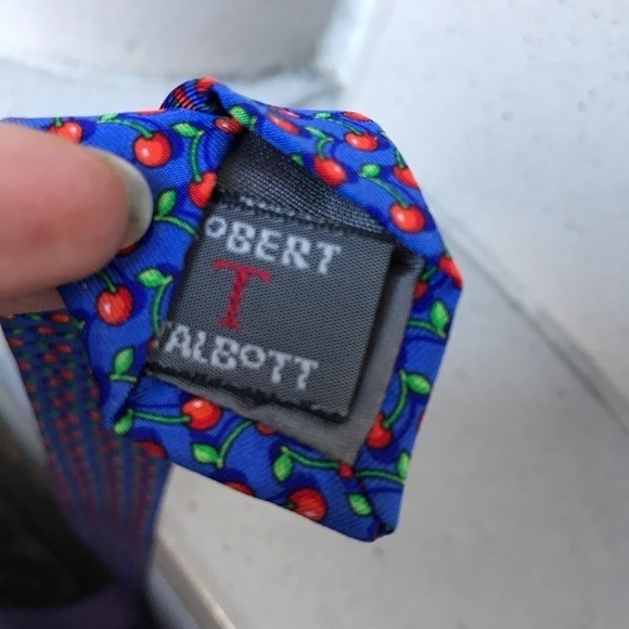 ROBERT Talbott Cherry Print 100% Silk Necktie - Picture 5 of 7